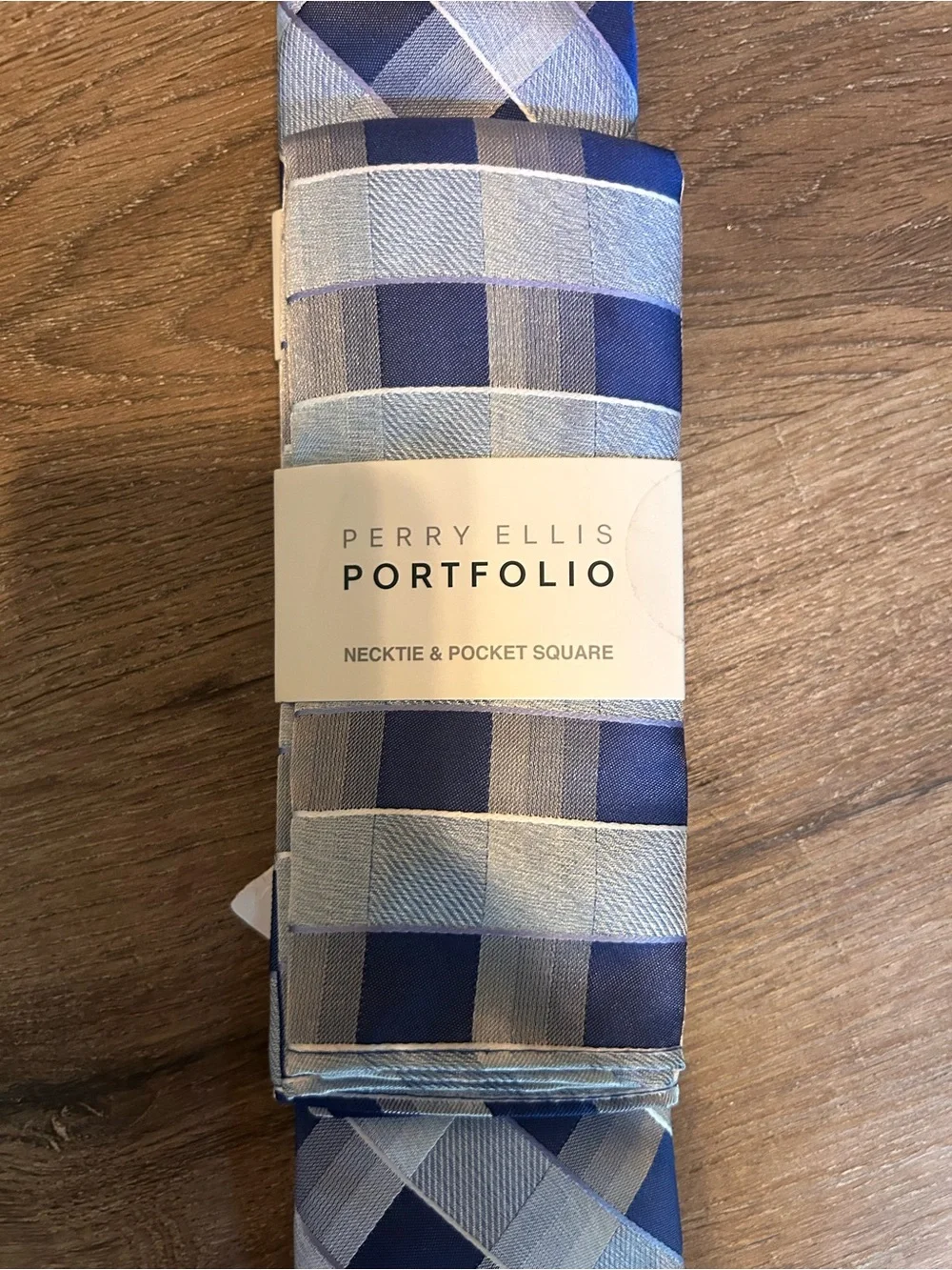 Perry Ellis Portfolio Necktie & Pocket Square Set Mens Blue Silver Plaid